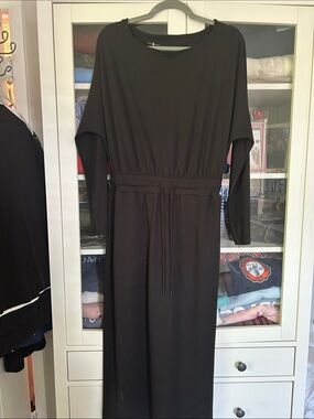 Lou & Grey Black Long-Sleeve Drawstring Waist Maxi Dress